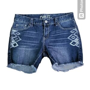 💕Rue21 raw‎ hem Bermuda shorts